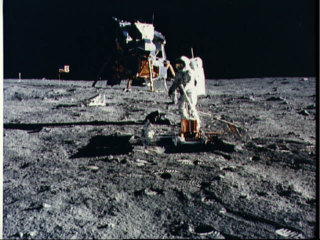 http://nssdc.gsfc.nasa.gov/planetary/lunar/images/a11easep.jpg  