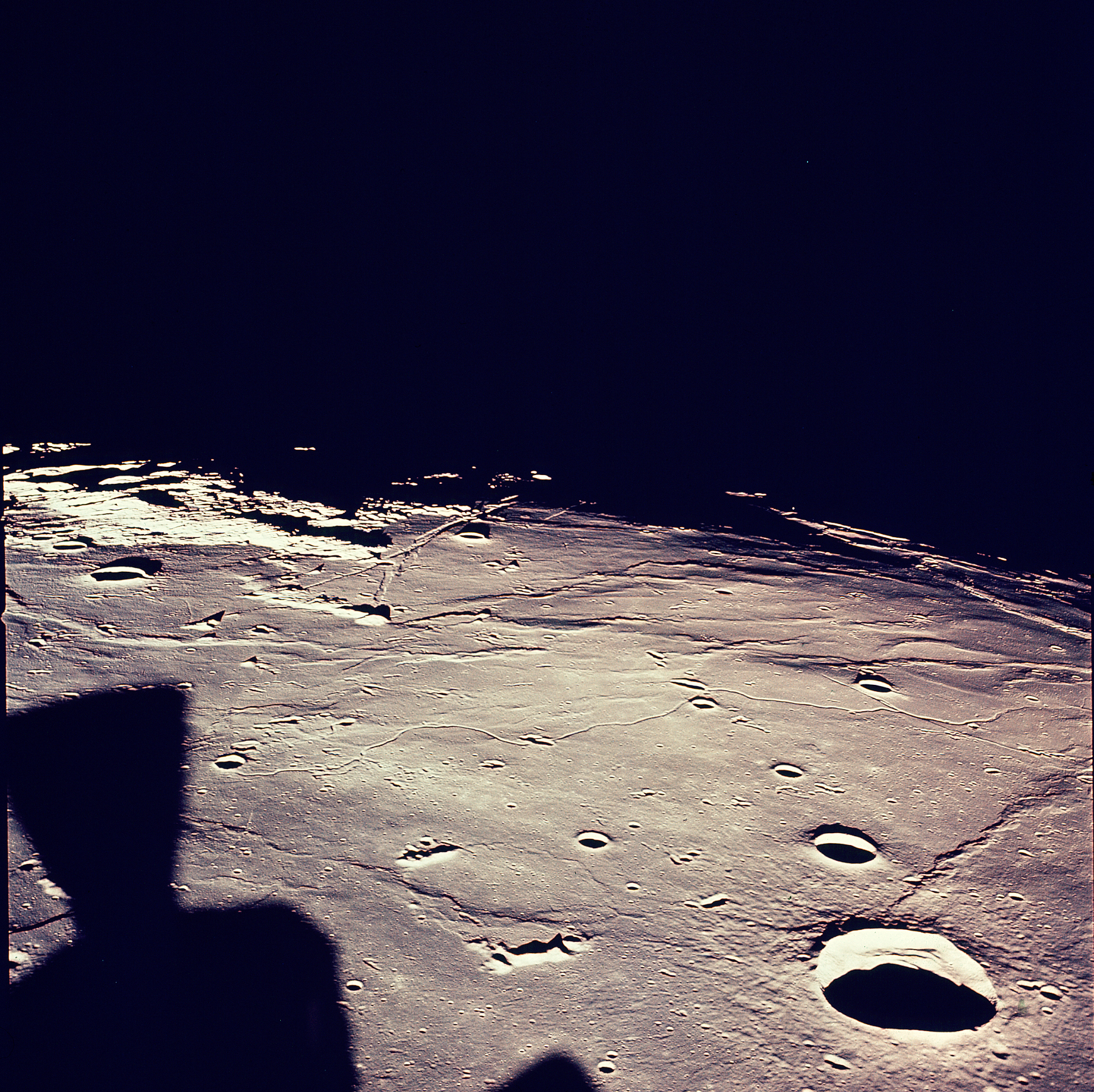 20 Июля лунный модуль «Аполлон-11» прилунился в море спокойствия.
