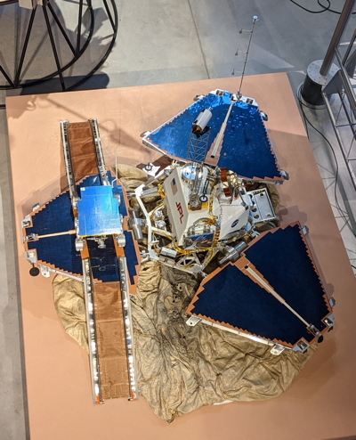 Image of the Mars Pathfinder spacecraft.